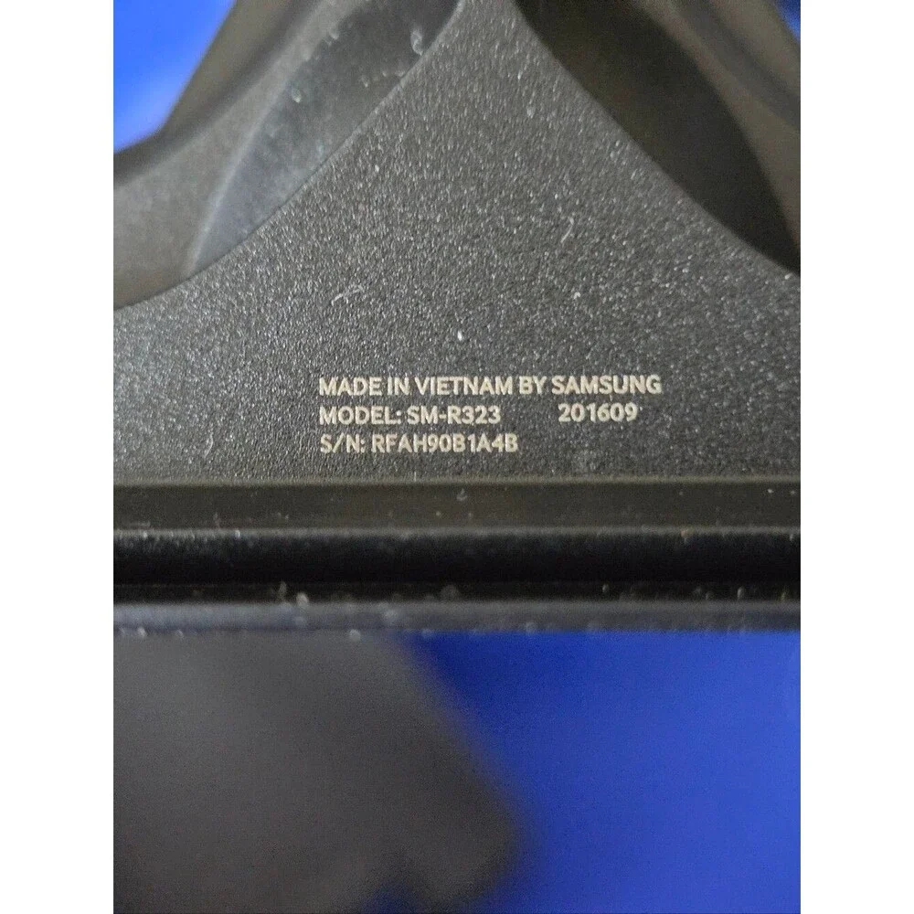 Samsung VR Headset Oculus SM-R323